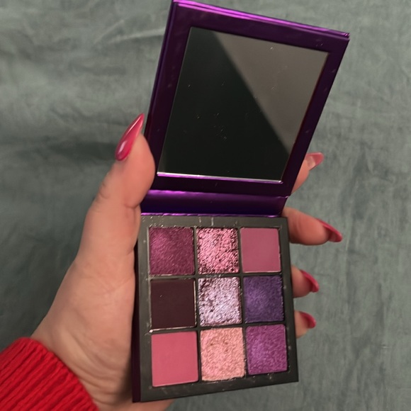 Huda Beauty Amethyst Obsessions Eyeshadow Palette - Picture 3 of 3